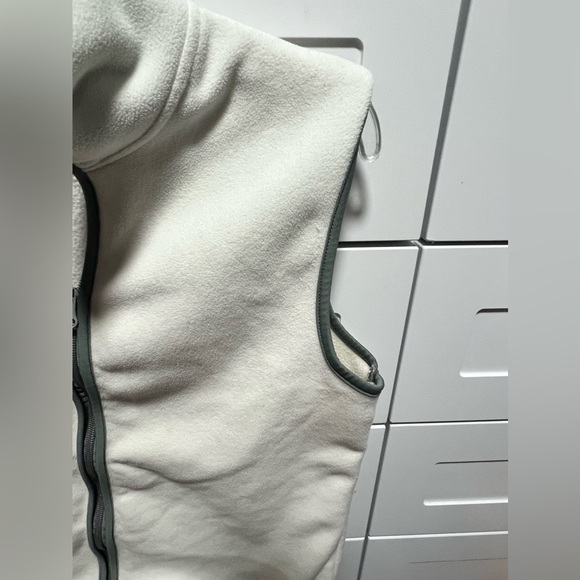 Old Navy creme and grey velour ski vest - Picture 2 of 7